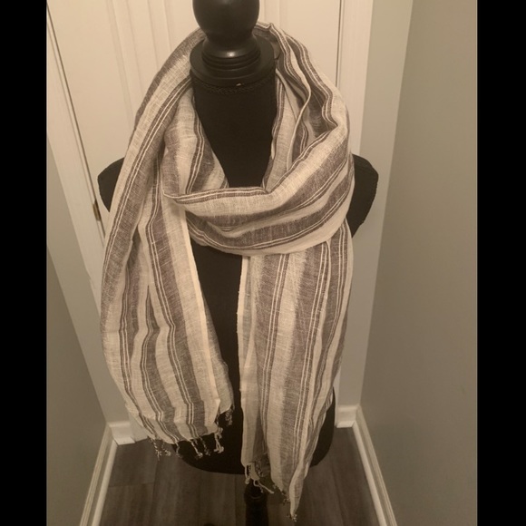 Striped scarf - Picture 3 of 3